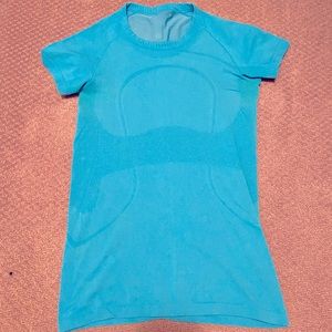 Lululemon swiftly tech blue size 6 crew neck
